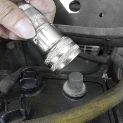 LIMPADOR BORNES E TERMINAIS BATERIA