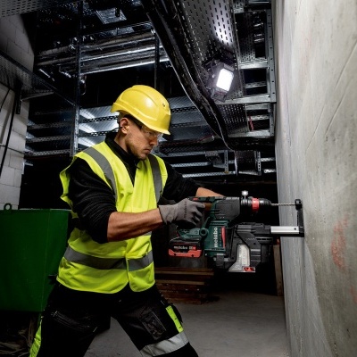 Holofote sem fio BSA 18 LED 4000