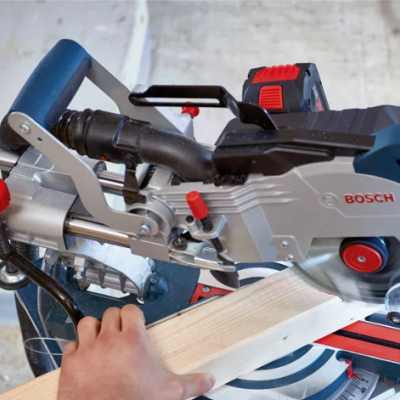 Serra de meia-esquadria sem fio Biturbo GCM 18V-216