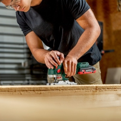 Serra de recorte sem fio STA 18 LTX 150 BL