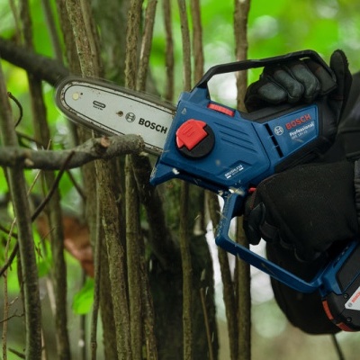 Serra de podar sem fio GKE 18V-15