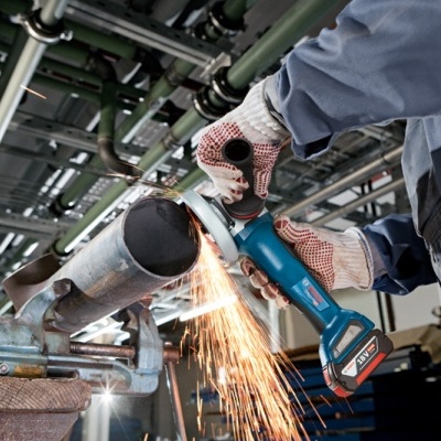 Martelo perfurador SDS plus + Rebarbadora +  Aparafusadora (KIT 18V BOSCH)