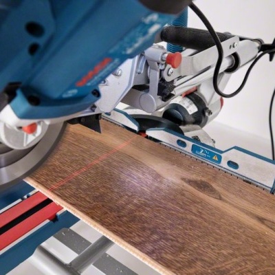 Serra de cortes transversais e de meia esquadria GCM 305-216 D