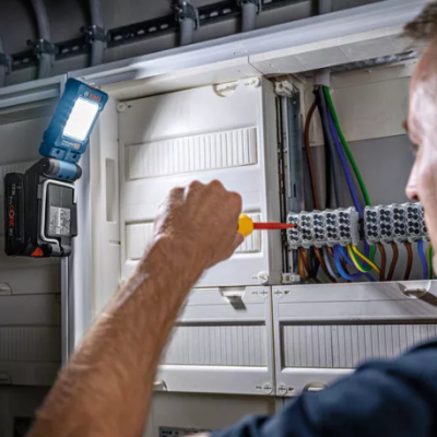 Projetor de luz portátil 800lm sem fio GLI 18V-800