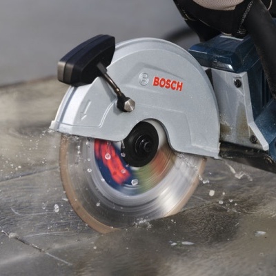 Cortadora e rebarbadora de betão sem fio GCS 18V-230