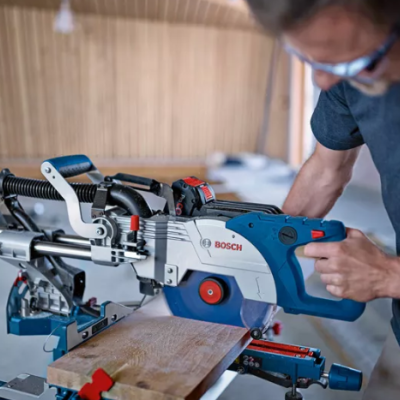 Serra de meia-esquadria sem fio Biturbo GCM 18V-216 DC