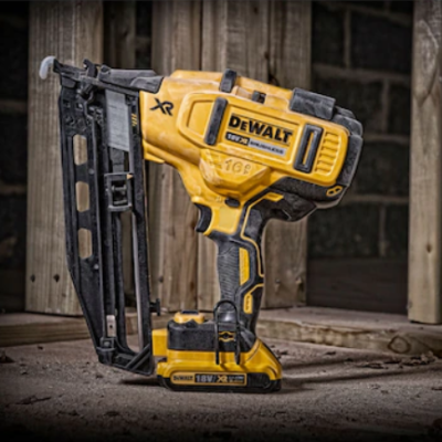 Pregadora de Acabamentos sem escovas XR 18V com 2 baterias Li-Ion 2,0Ah