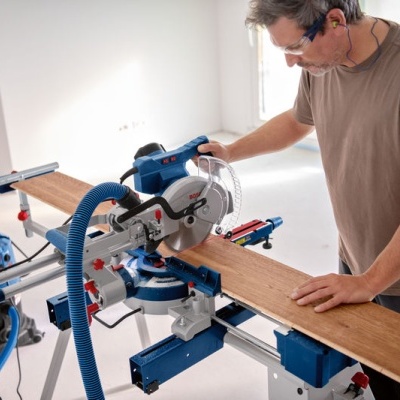 Serra de cortes transversais e de meia esquadria GCM 305-216 D