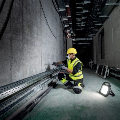 Holofote sem fio BSA 18 LED 10000