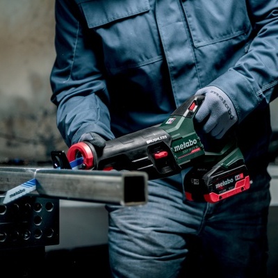 Serra de sabre sem fio SSEP 18 LT BL