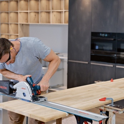 Aparafusadora + Lixadeira excêntrica + Serra vertical + Serra de imersão (KIT 18V BOSCH)