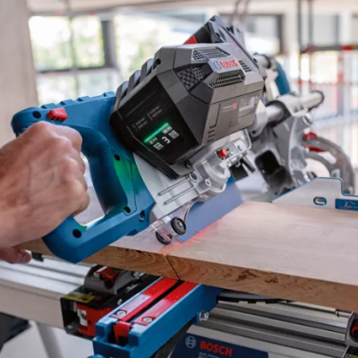 Serra de meia-esquadria sem fio Biturbo GCM 18V-216 DC