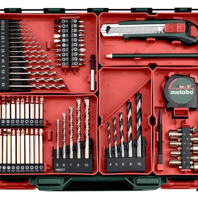 Conjunto de ferramentas Metabo com brocas e acessórios numa caixa vermelha e verde