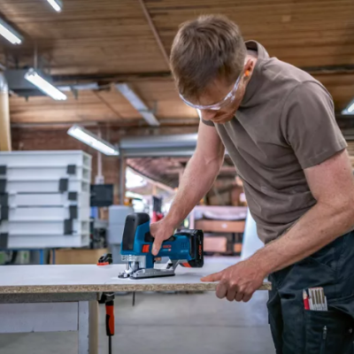 Serra de recorte sem fio GST 18V-155 SC