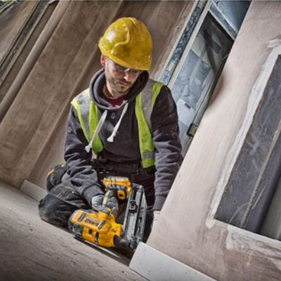 Pregadora de Acabamentos sem escovas XR 18V com 2 baterias Li-Ion 2,0Ah