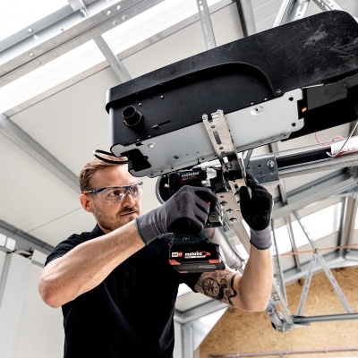 Aparafusadora de percussão sem fio SSW 18 LT 300 BL