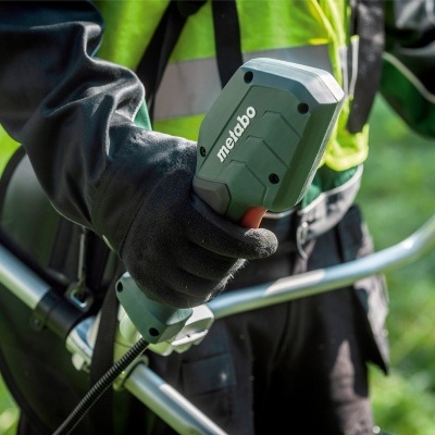 Roçadora sem fio FSB 36-18 LTX BL 40