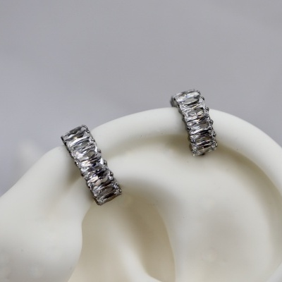 Argola de zircónias retangulares