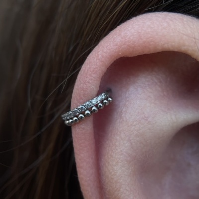 Argola de beads e zircónias