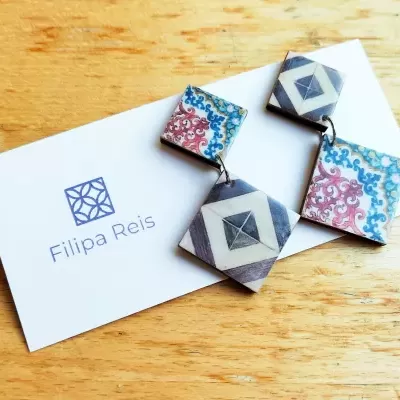 Brincos únicos assimétricos