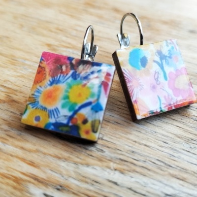 Brincos quadrados florais