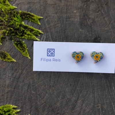 Brincos mini corações c/azulejo