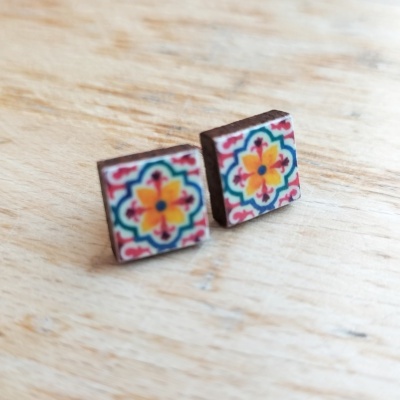 Brincos pequenos quadrados