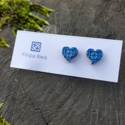 Brincos mini corações c/azulejo