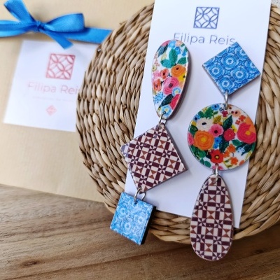 Brincos assimétricos azulejo