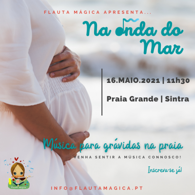 Mulher grávida segurando a barriga em vestido branco, texto promocional de evento musical para grávidas na praia