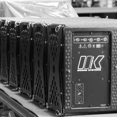MAK12 satélite line array