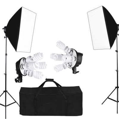 2 softboxes extensíveis em altura com 4 lâmpadas cada