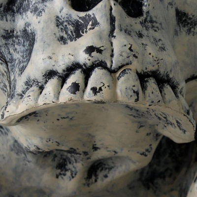 Caveira com braços decorativo ossos halloween