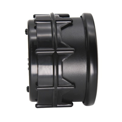 produto cilindrico plástico preto visto de lado em fundo branco