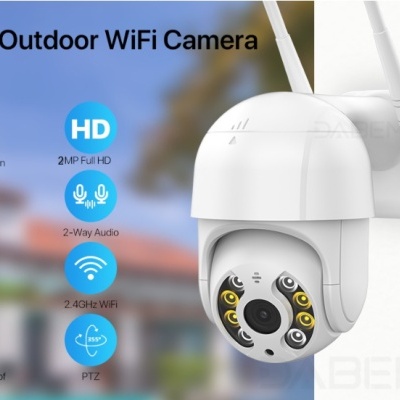 Câmara de segurança exterior WiFi branca com antenas, LEDs e texto de características técnicas