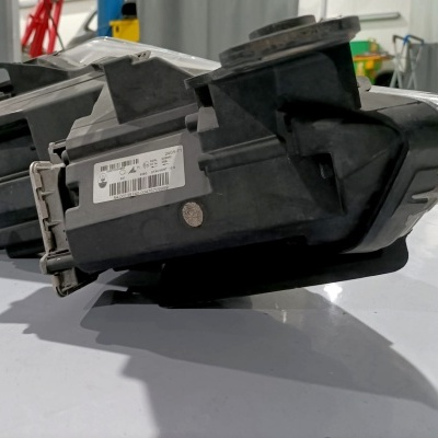 Farol Maserati Ghibli esquerdo e direito xenon