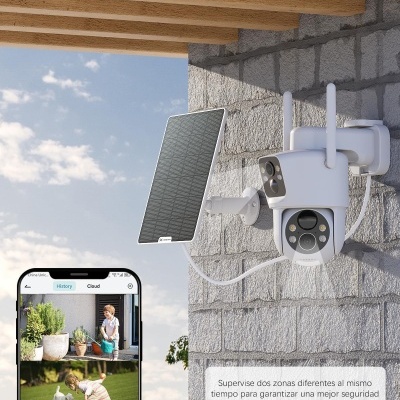 Câmara de vigilância branca com painel solar e aplicação móvel visível na parede exterior