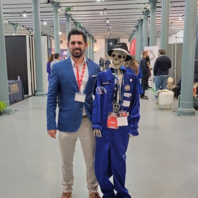 Dino - A Nossa Adorável Mascote com uma Legião de Seguidores