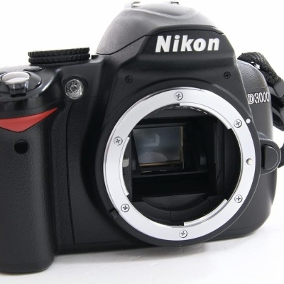 Câmara Nikon D3000