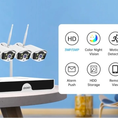 Conjunto de câmeras de segurança wireless brancas com unidade central e ícones das características