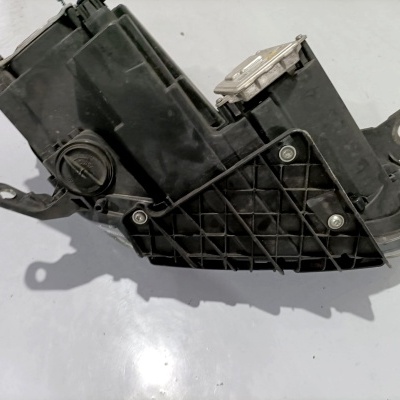 Farol Maserati Ghibli esquerdo e direito xenon