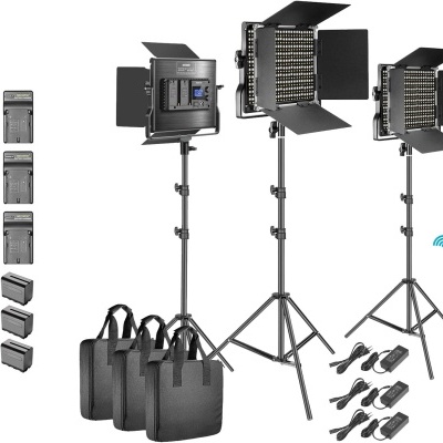 Conjunto de iluminação LED com tripés, baterias, carregadores e controlo remoto