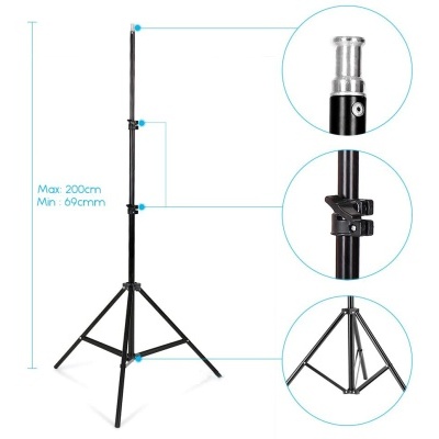 2 softboxes extensíveis em altura com 4 lâmpadas cada