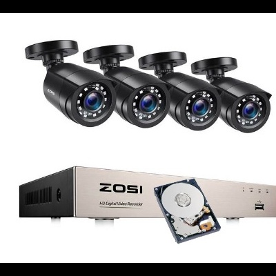 Conjunto de quatro câmaras de segurança negras, gravador digital ZOSI prateado e disco rígido exposto.