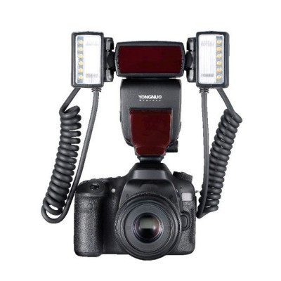 Câmara digital preta com flash duplo LED e cabos espirais