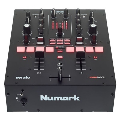 Numark Scratch LP140 Black Bundle Numark Scratch LP140 Black Bundle