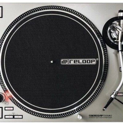 Mesa de mistura de vinil Reloop RP-7000 MK2 branca com prato preto e elementos prateados