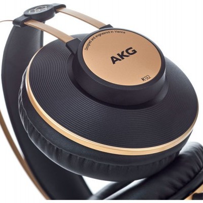 AKG K-92