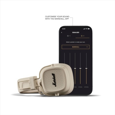 Auriculares Marshall beje com smartphone mostrando equalizador da app Marshall