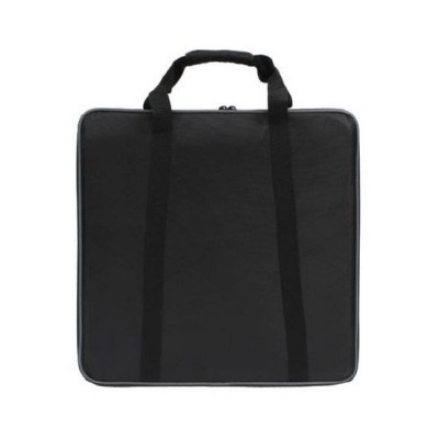 Mala preta quadrada com alça dupla sobre fundo branco